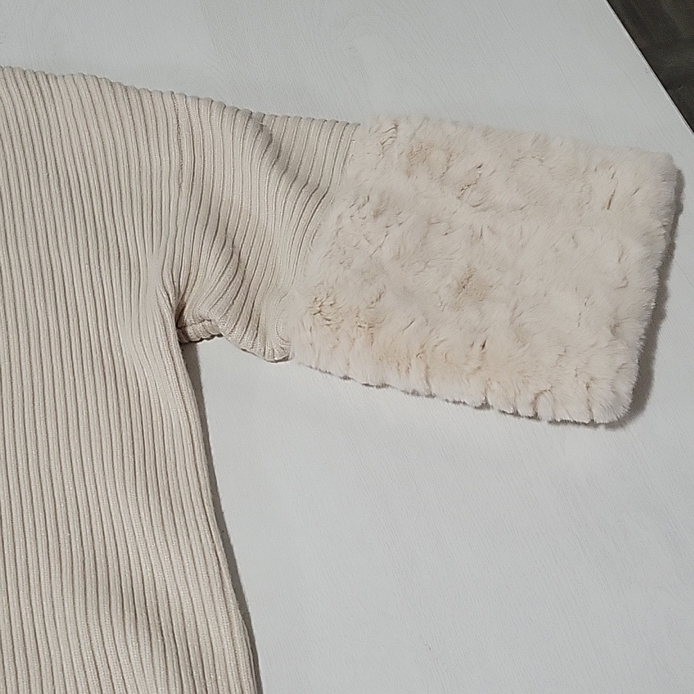NWOT Easel Medium Cream Ribbed Crewneck Sweater with Plush Cuff Detail - Picture 5 of 7